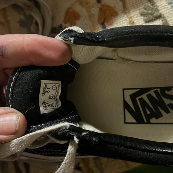 NWOB black and white kids size 3.5 us boys vans sneaker low top lace up suede - Picture 9 of 14